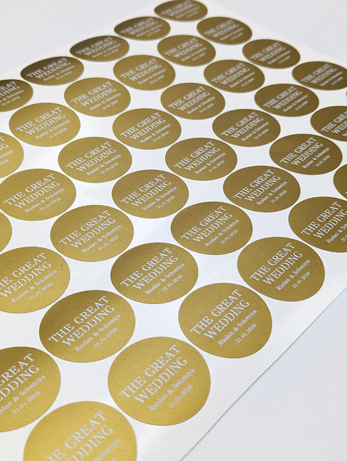 Золоті наліпки з білим текстом